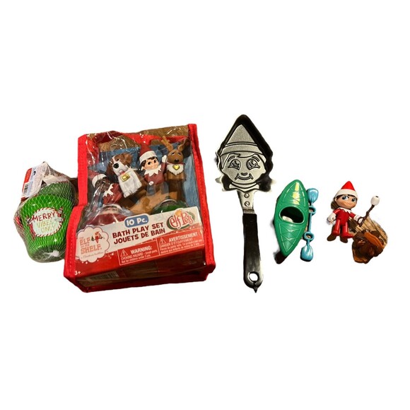 Elf on the Shelf Bath Toy Set – Rinse Cup, Skirt, Pan, Accessories, Holiday Fun - Picture 1 of 5